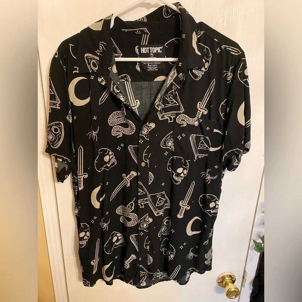 Hottopic goth punk hawaiian oversized button up shirt